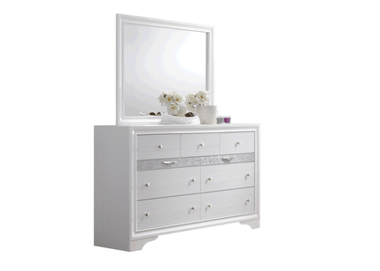 Traditional Matrix 7 Drawer Dresser in White made with Wood